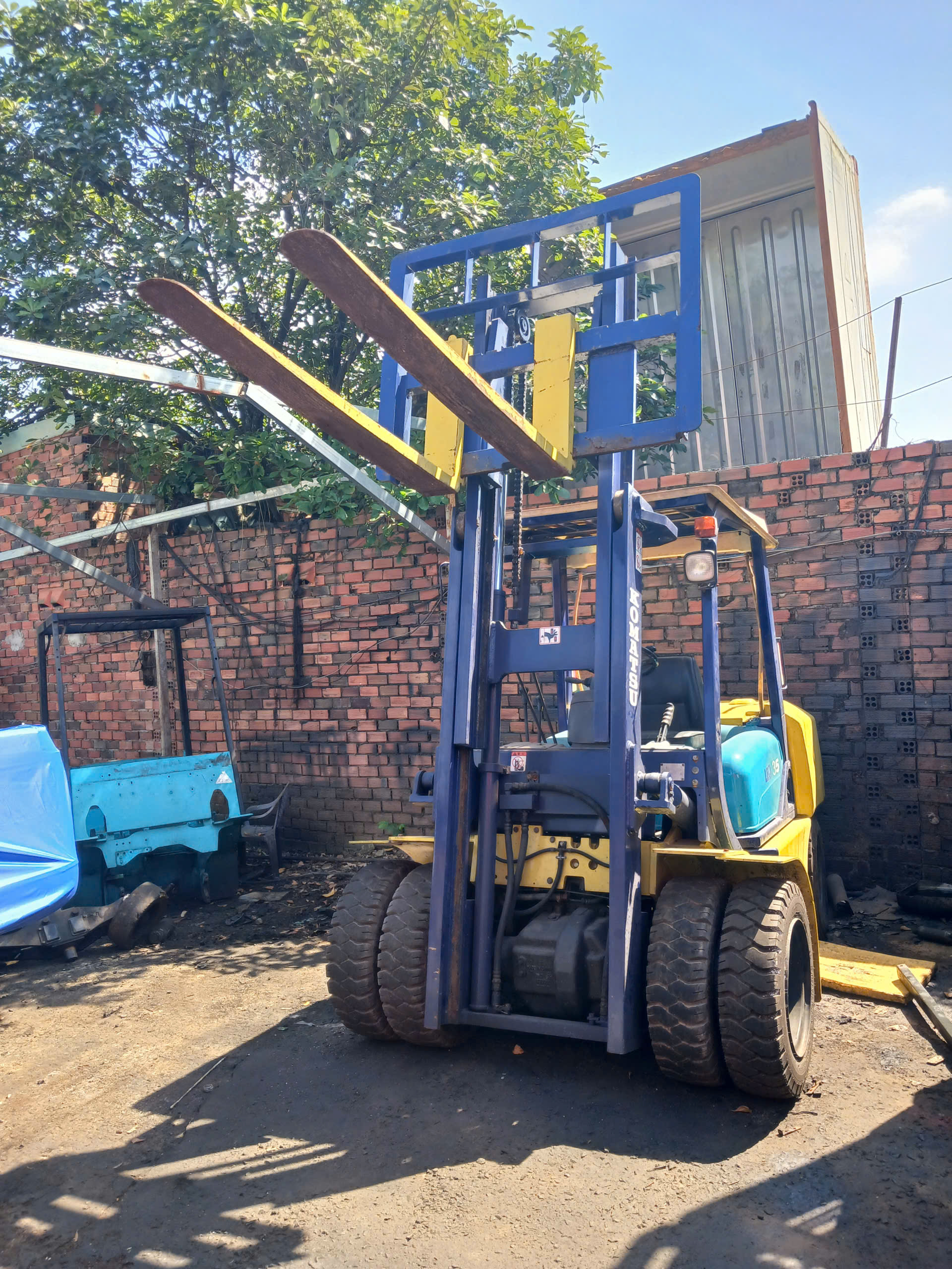 XE NÂNG DẦU NGỒI LÁI 3.5 TẤN KOMATSU