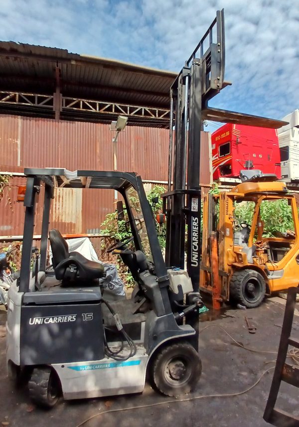 Xe nâng điện ngồi lái- Hiệu UNICARRIERS 1.5T Khung 3M