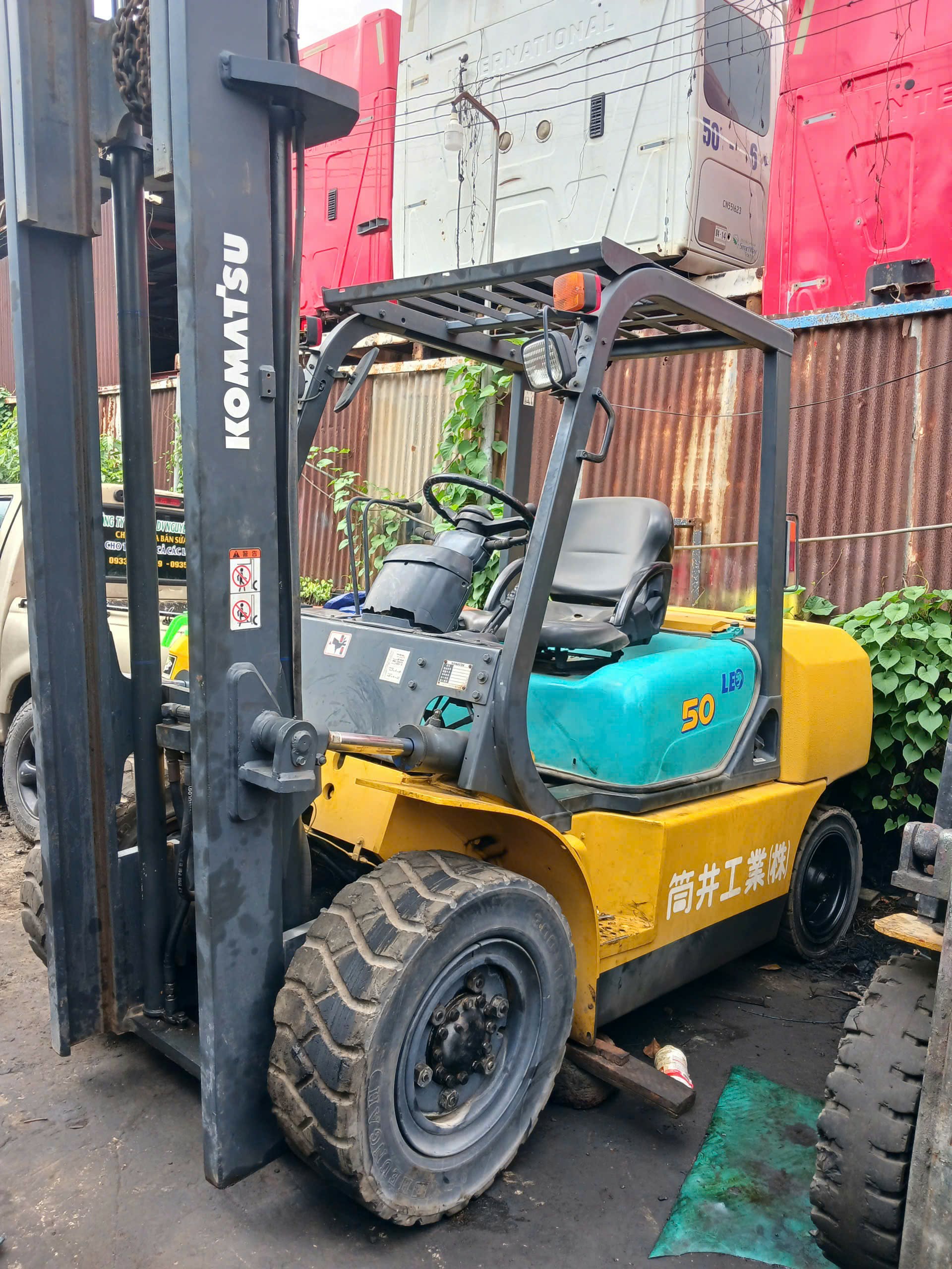 XE NÂNG DẦU KOMATSU 5 TẤN