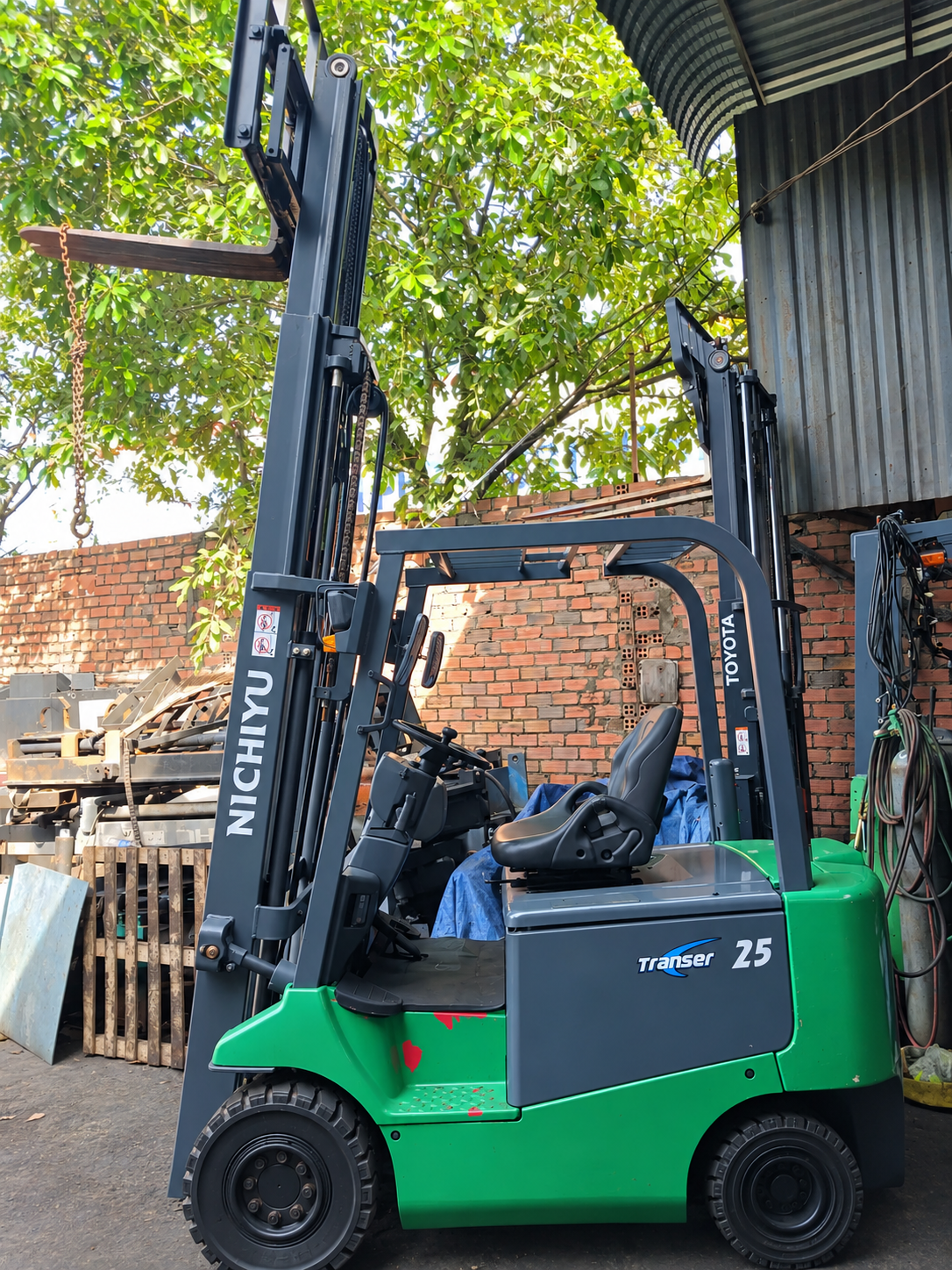 Xe nâng điện ngồi lái- Hiệu NICHIYU 2.5T Khung 6M
